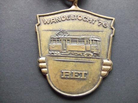 RET (openbaar vervoer Rotterdam) oude tram 1976 koperkleurig